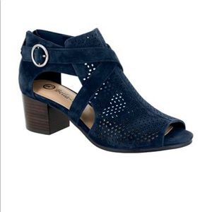 Bella Vita - Delaney Block Heel suede Sandals